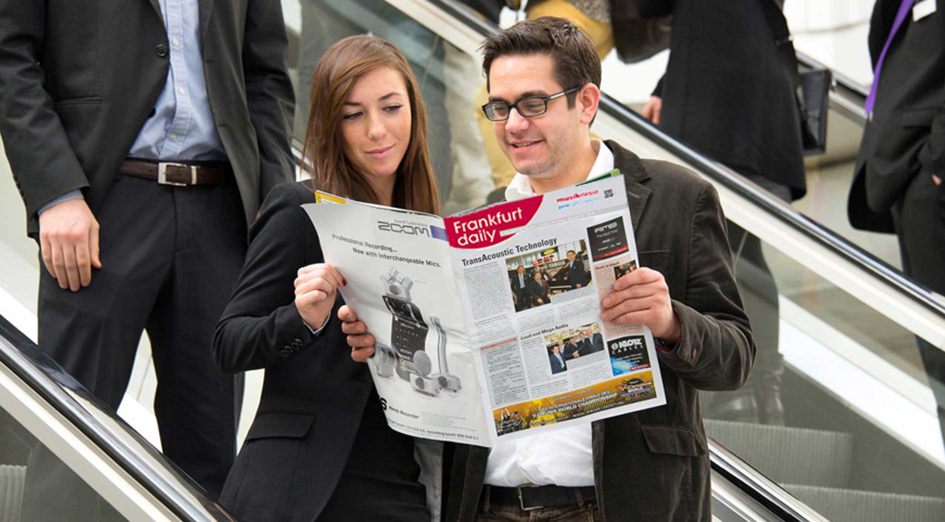 Messemagazine und Zeitungen