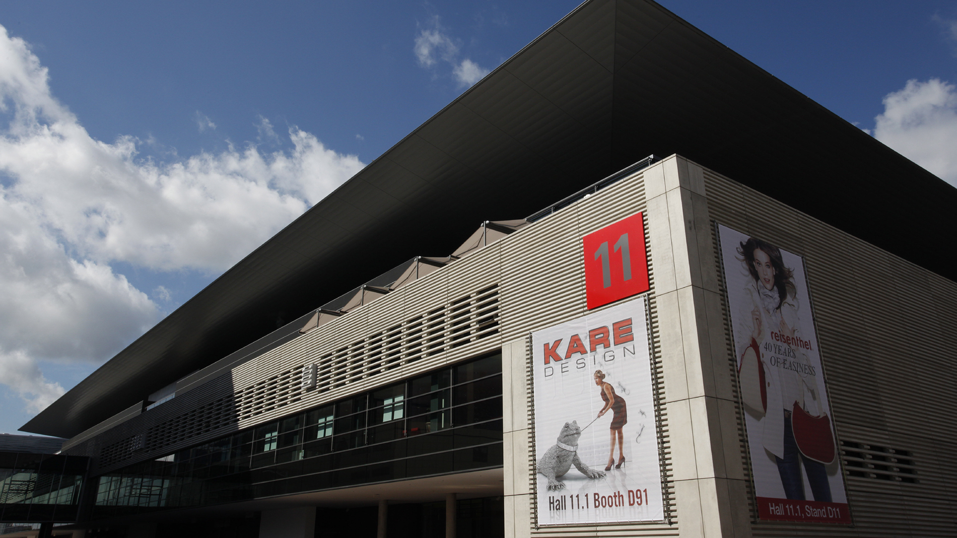 Megaposter an der Halle 11, Messe Frankfurt