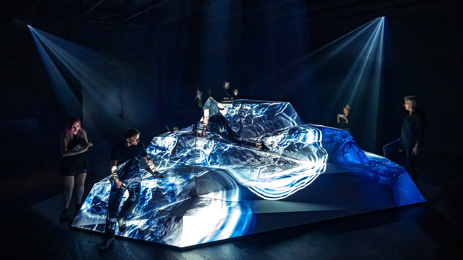 Winner of the Sinus 2023: „ Dark Matter“ creates a parallel world of light, space and sound. Photo: Ralph Larmann