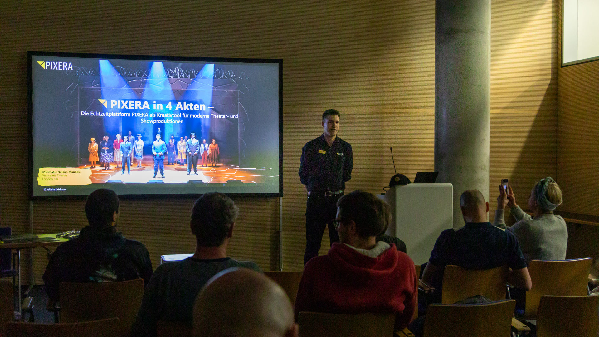 A man gives a lecture to an audience